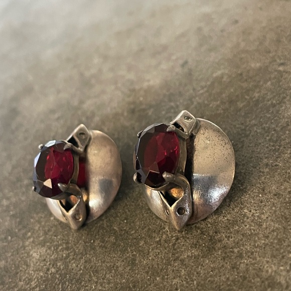 Pair Vintage Sterling Silver Castlecliff Earrings - Picture 5 of 8